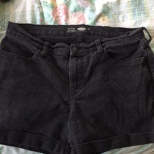 Old Navy Black Jean Shorts in size 10